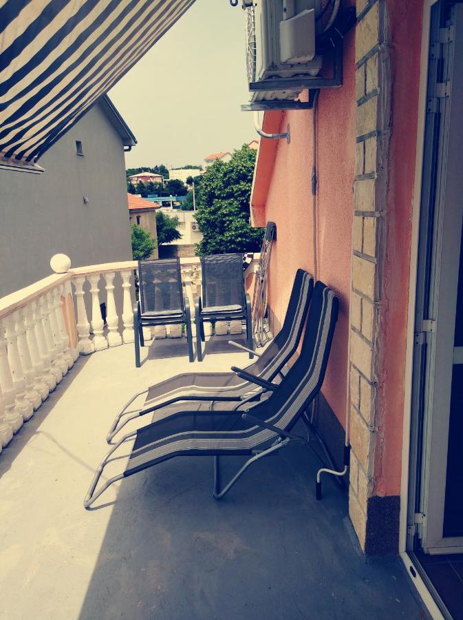 Sunshine Apartments Karlobag Exterior foto