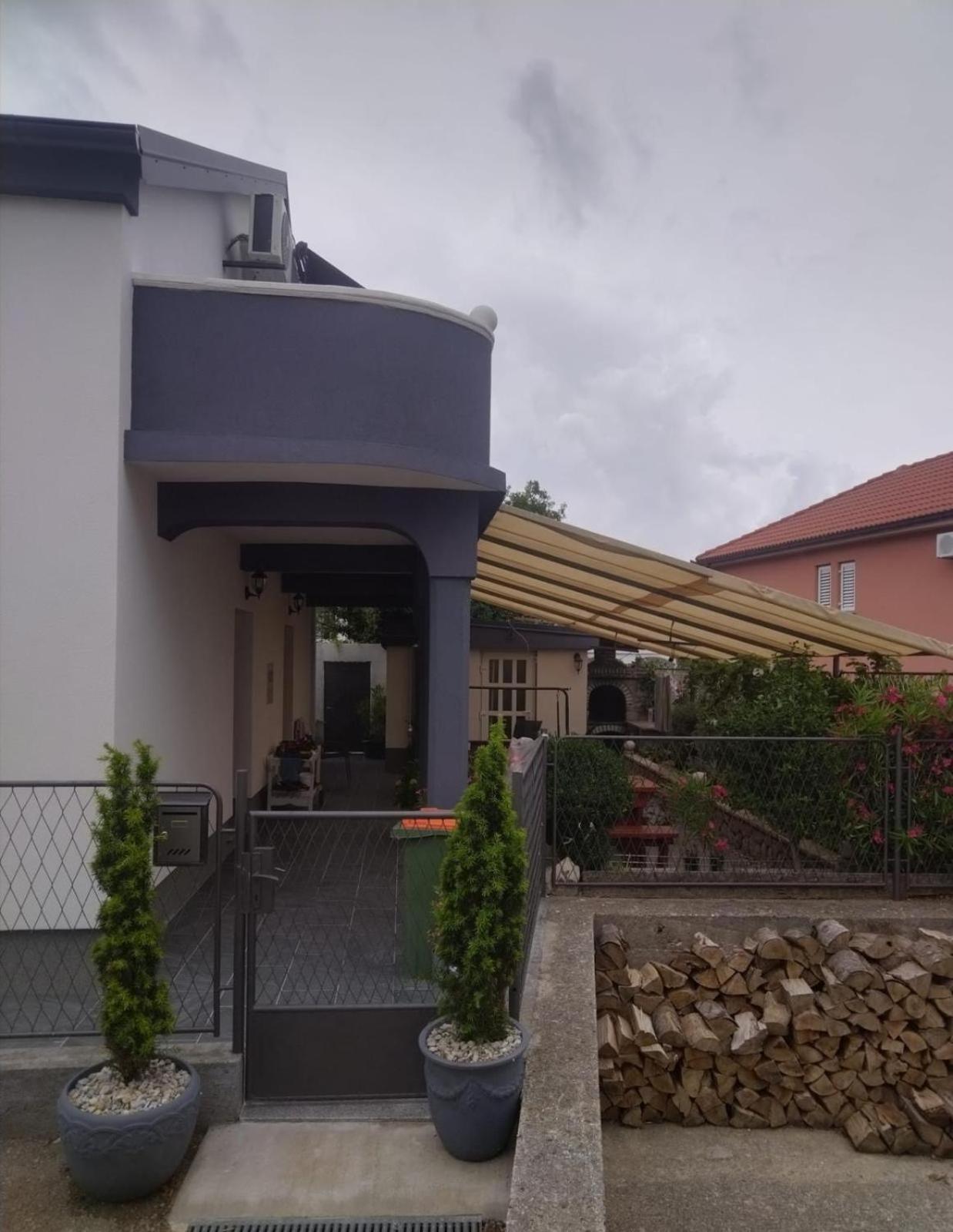 Sunshine Apartments Karlobag Exterior foto